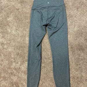 Lululemon leggings in perfect condition, size 6:)